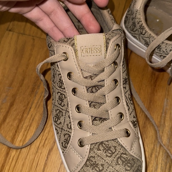 GUESS WOMEN SNEAKERS FOR SALE SIZE 7 1/2 - Picture 3 of 6